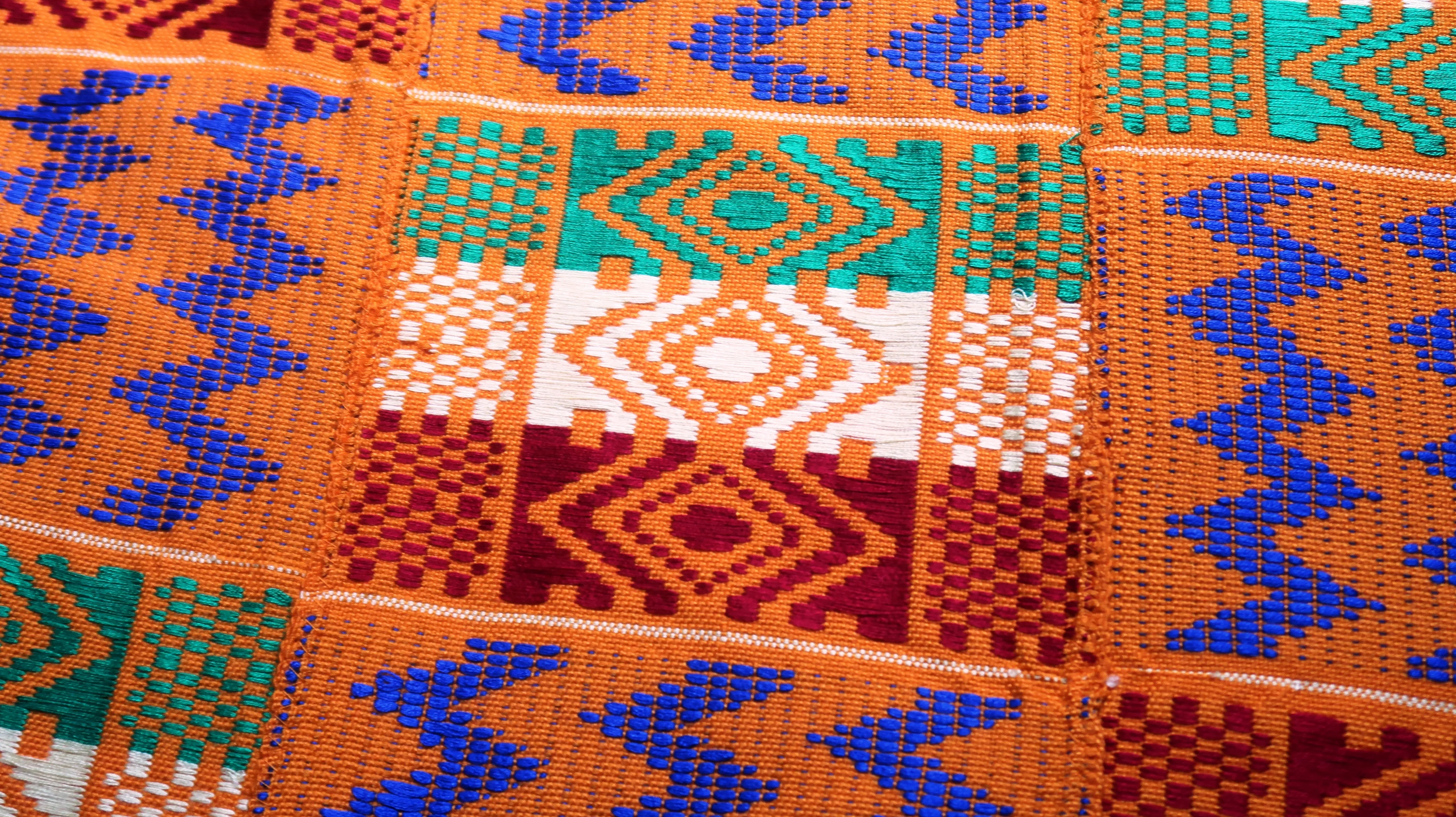 Pièce de Kente traditionnel Yaa tissé à la main orange (Bonwere, Ghana)