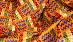 Pièce de Kente traditionnel Yaa tissé à la main orange (Bonwere, Ghana)