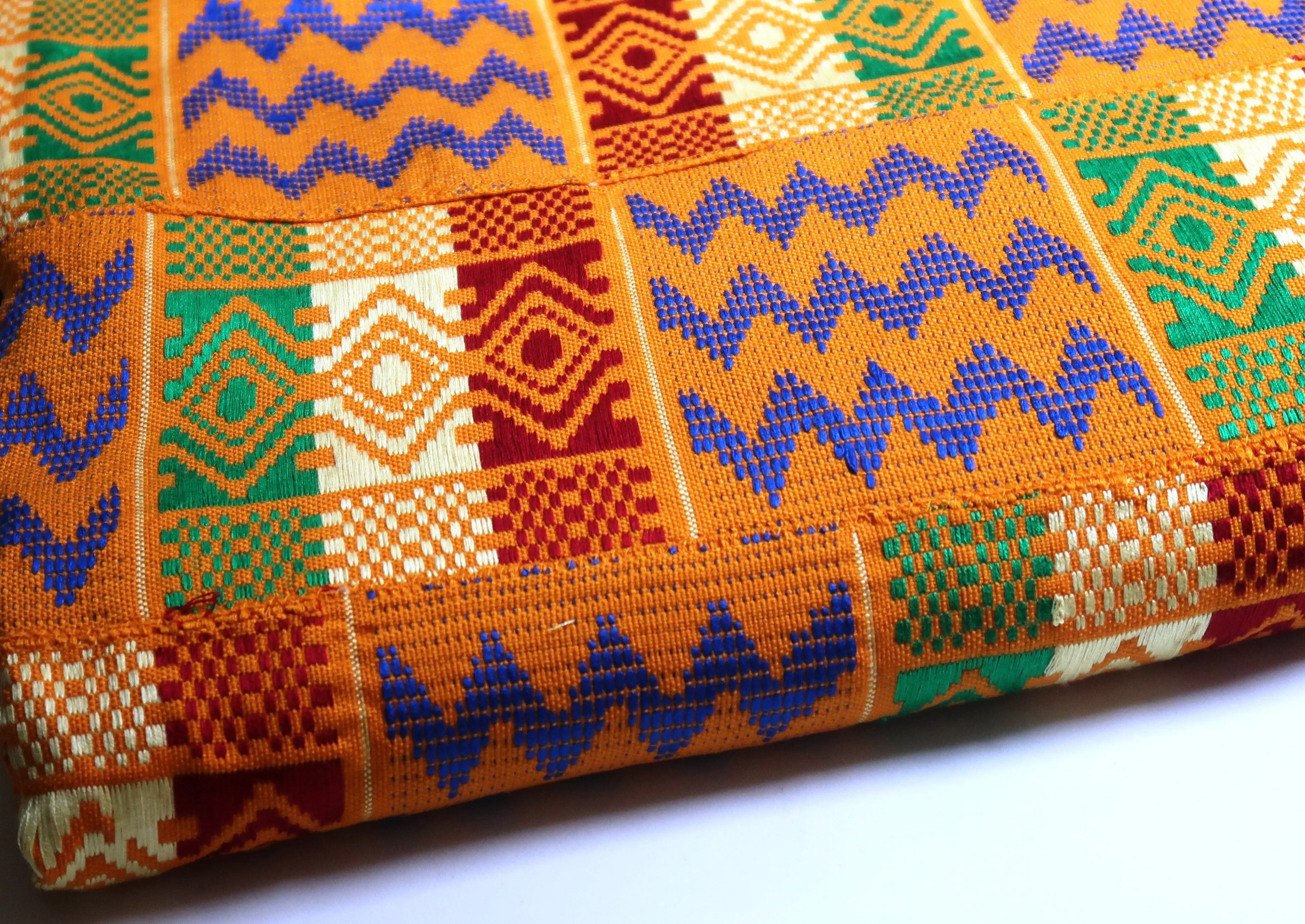 Pièce de Kente traditionnel Yaa tissé à la main orange (Bonwere, Ghana)